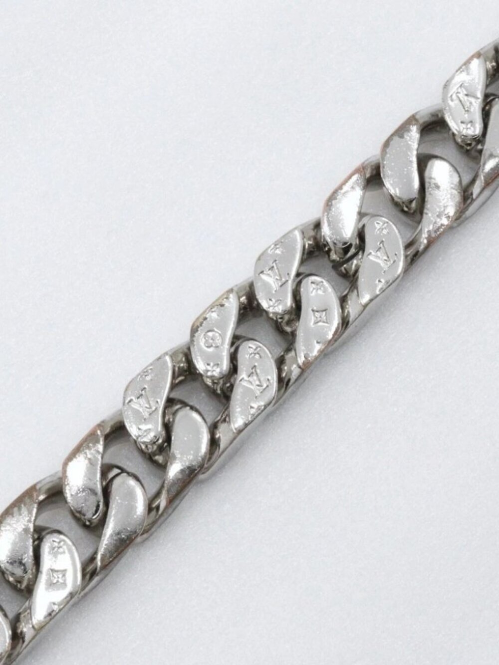 LOUIS VUITTON Bracelet LVChain Links Bracelet M69989 Silver Silver metalli... - Picture 4 of 15